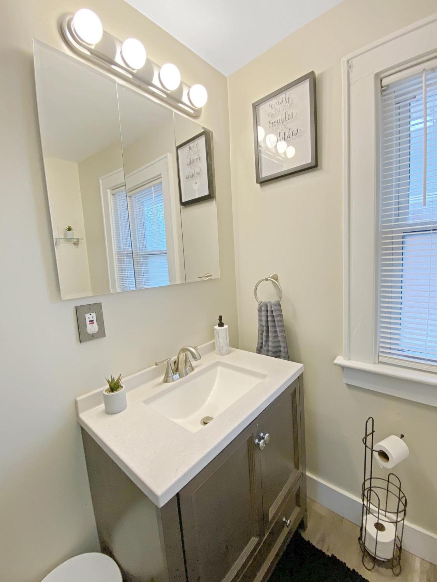 Lux 3Br, Steps From Airport, U Of R & Grocery Stores Rochester Esterno foto